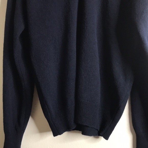 Pendleton 100% lambs wool pull over navy blue sweater size medium - Picture 3 of 11